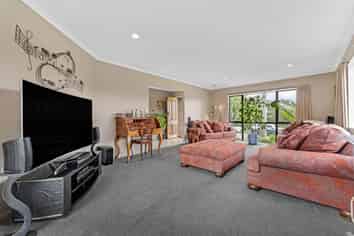 7 Holsten Place, Massey