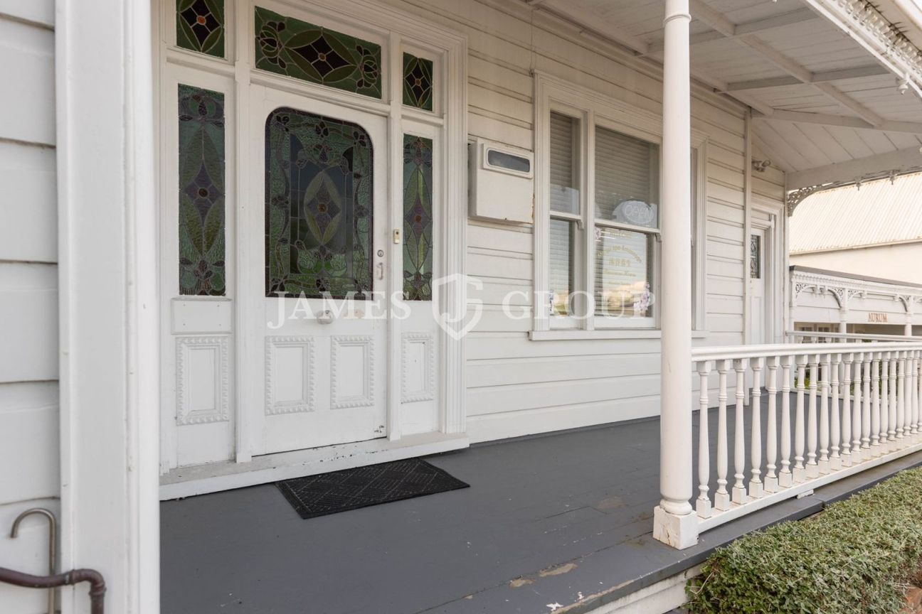 MOVE-IN READY OFFICE IN PRIME LOCATION - Aanzicht 3