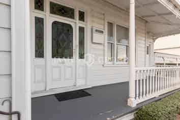 MOVE-IN READY OFFICE IN PRIME LOCATION