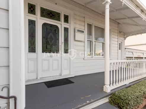 MOVE-IN READY OFFICE IN PRIME LOCATION