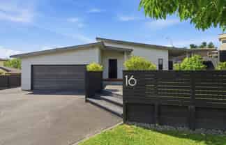 16 Formosa Place, Pyes Pa