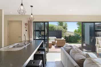 16 Formosa Place, Pyes Pa