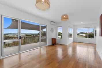 14 Commins Road, Onerahi