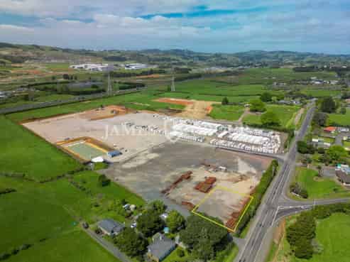 Metaled Yard with Full Utilities | 1,500m²