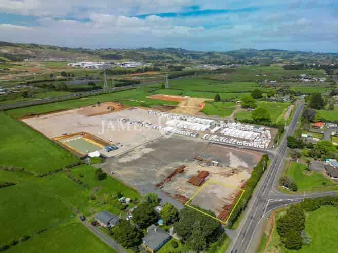 Metaled Yard with Full Utilities | 1,500m²