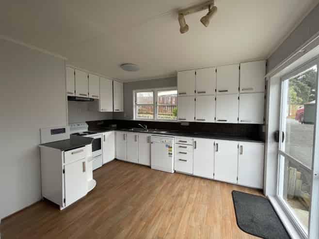 17 Amundsen Grove, Stokes Valley