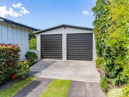 17 Pyle Road West, One Tree Point