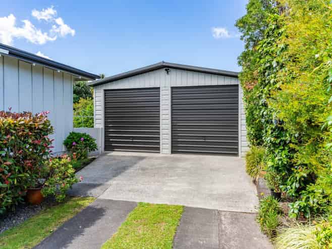 17 Pyle Road West, One Tree Point