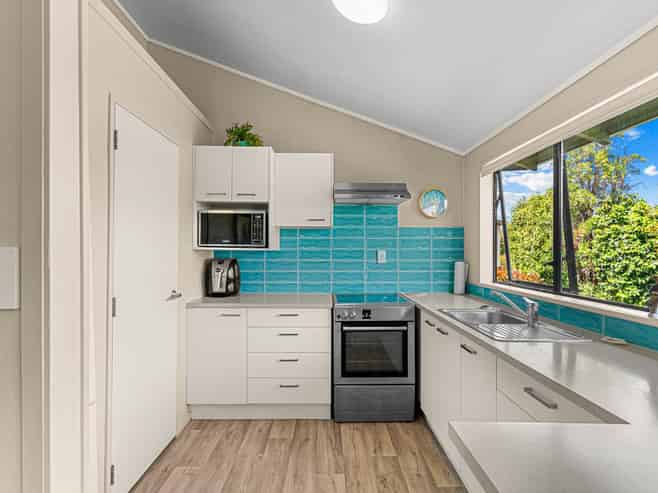 17 Pyle Road West, One Tree Point