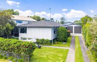 17 Pyle Road West, One Tree Point