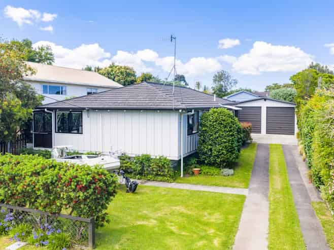 17 Pyle Road West, One Tree Point