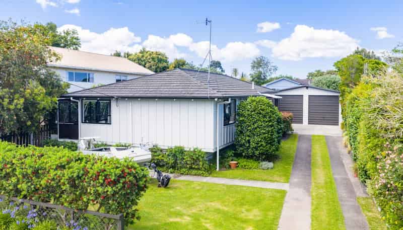 17 Pyle Road West, One Tree Point