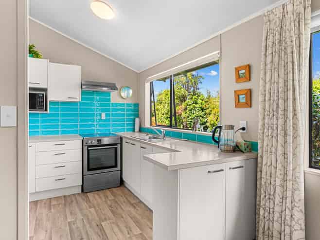 17 Pyle Road West, One Tree Point