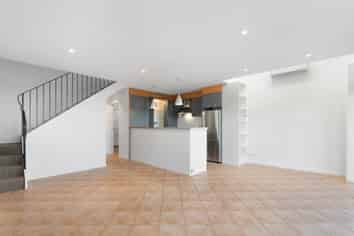 44 Thirteenth Avenue, Avenues