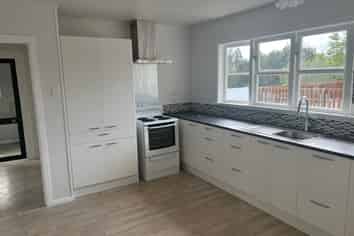 12A Rautawhiri Road, Helensville