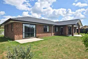 24 Landmark Court, Huntington