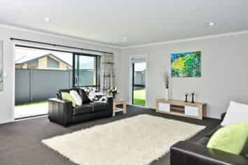 24 Landmark Court, Huntington