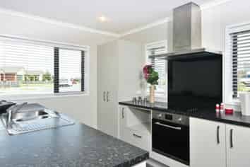 24 Landmark Court, Huntington