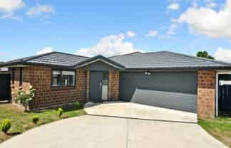 24 Landmark Court, Huntington