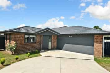 24 Landmark Court, Huntington