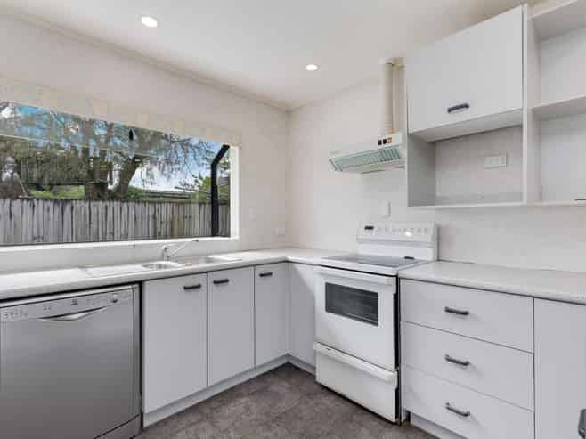 2/49 Shirley Avenue, Papakura