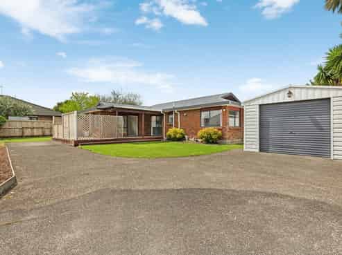 2/49 Shirley Avenue, Papakura