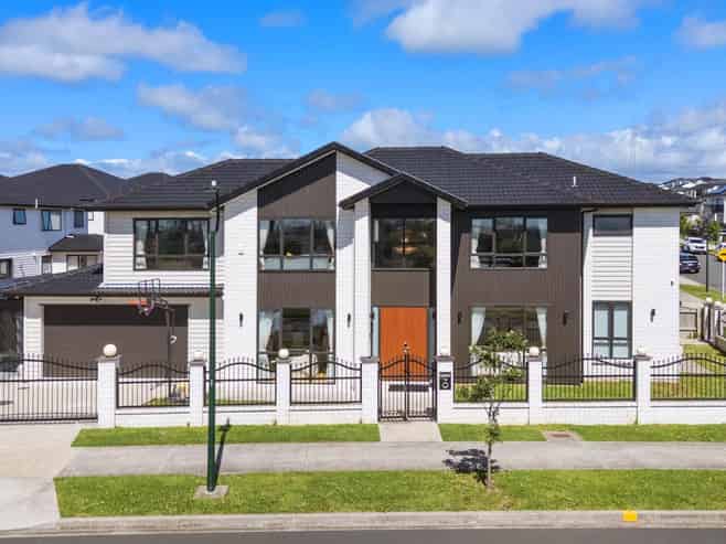 72 Charlestown Drive, Flat Bush