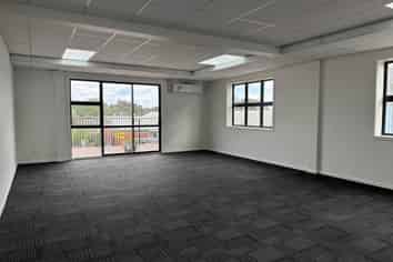 NEW LYNN RETAIL AND OFFICE ON GREAT NORTH ROAD
