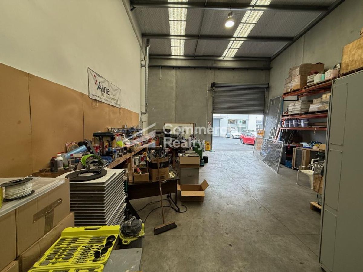 Premium 324M2 Warehouse & Office On Crooks Rd - Ansicht 4