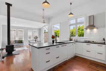 52 Parkvale Road, Karori