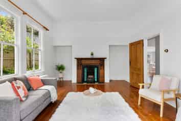 52 Parkvale Road, Karori