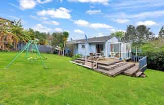 8 Arde Place , Massey