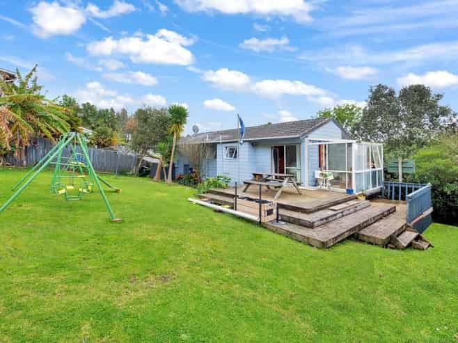 8 Arde Place , Massey