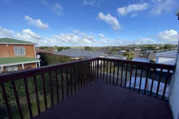 2 Aotea Road, Glen Eden