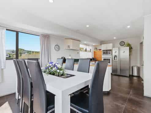 2 Kempton Place, Richmond Heights