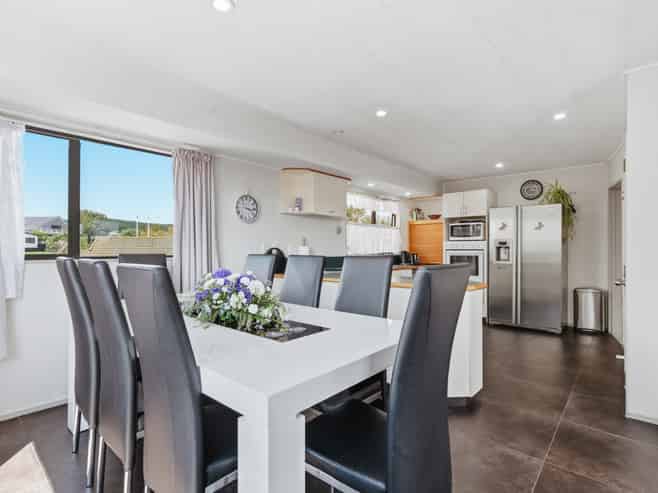 2 Kempton Place, Richmond Heights