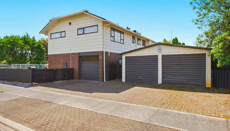 2 Kempton Place, Richmond Heights