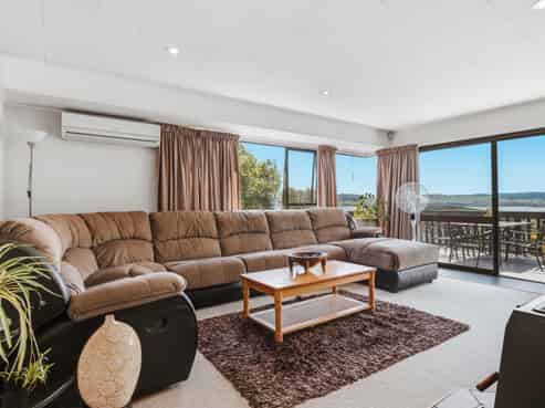 2 Kempton Place, Richmond Heights