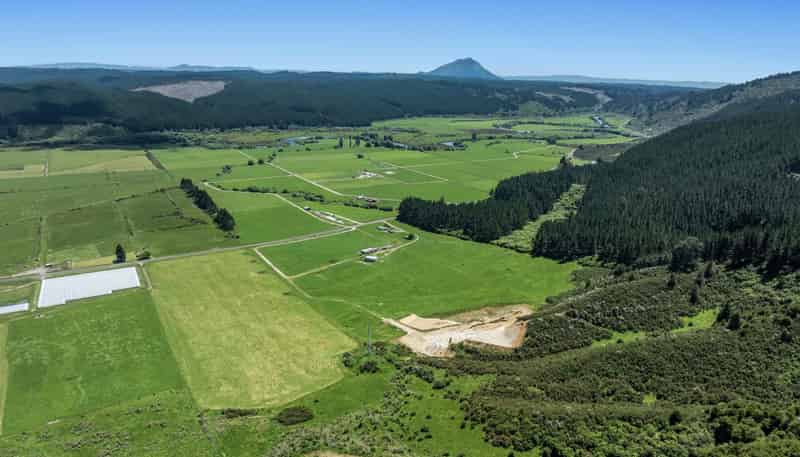 2106 Galatea Road, Waiohau