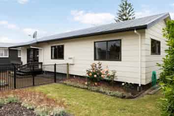 24A MacDonald Road, Glenview