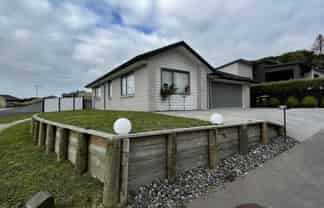 32 Rose Berry Crescent, Flagstaff