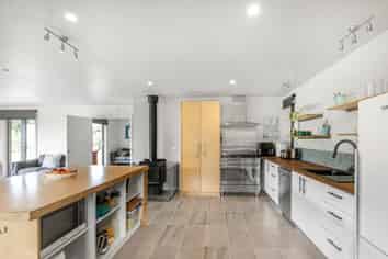 347 Utopia Road, Westport