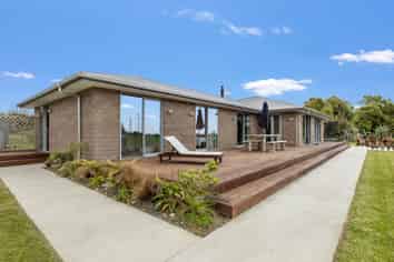 347 Utopia Road, Westport