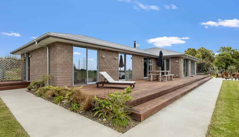 347 Utopia Road, Westport