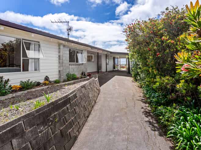 63 Queens Road, Waikanae Beach