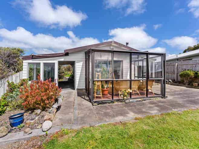 63 Queens Road, Waikanae Beach