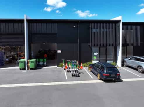 Hands Off Investment in Popular Complex