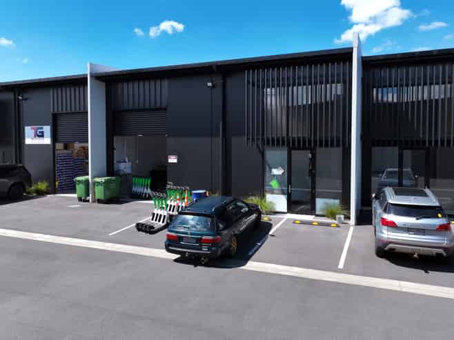 Hands Off Investment in Popular Complex