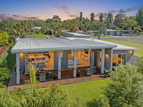 105 South Highway East, Whitianga