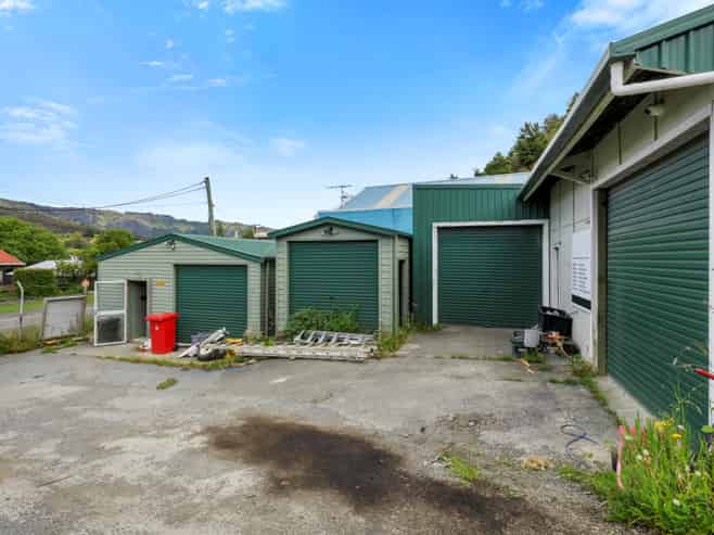 Warehousing. Offices. Large Land. Liquidation Sale